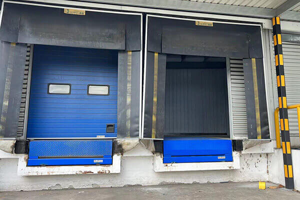 hydraulic dock leveler
