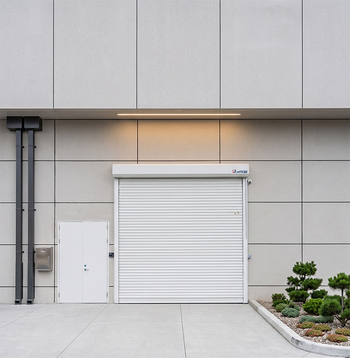 Aluminum roller shutter door